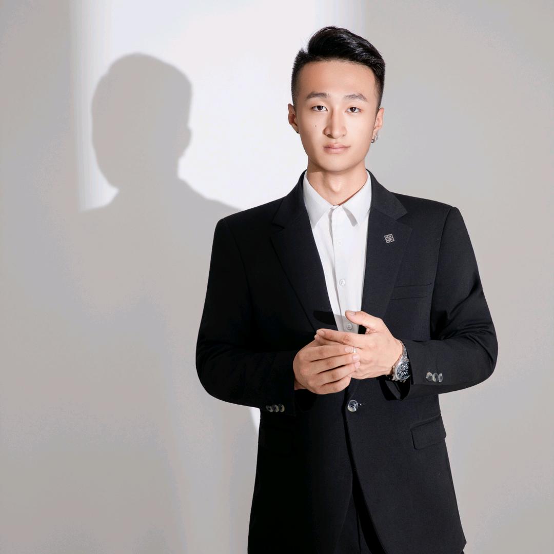 ￴  悦玺婚礼艺术中心 小帅