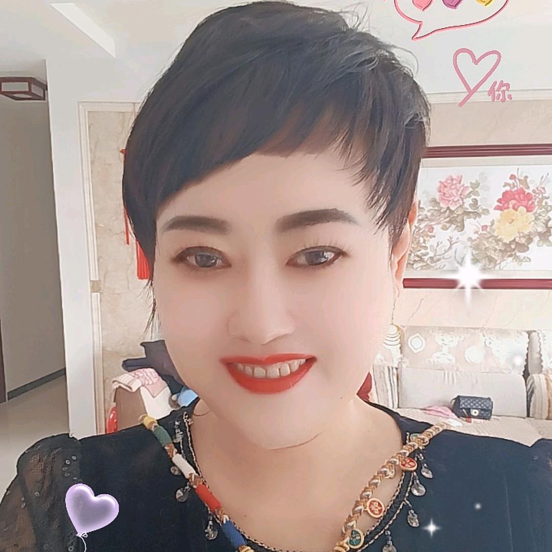 爱臭美的妞