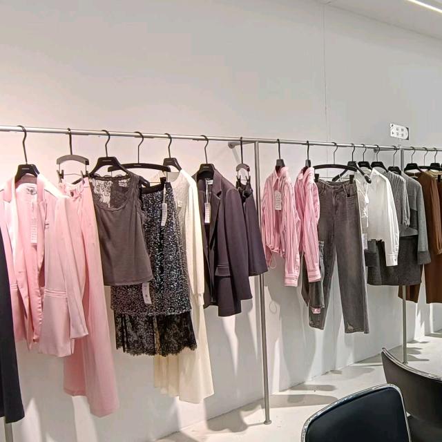 爱琳思 寸素女装