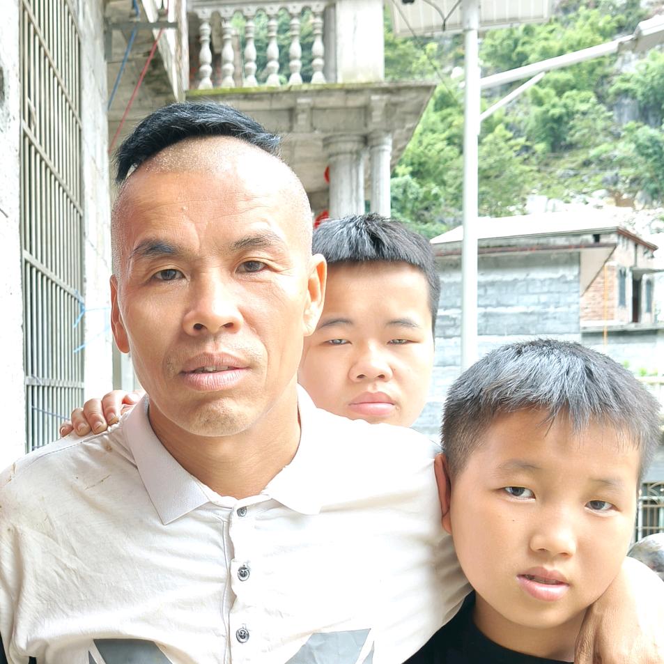 苦命男孩