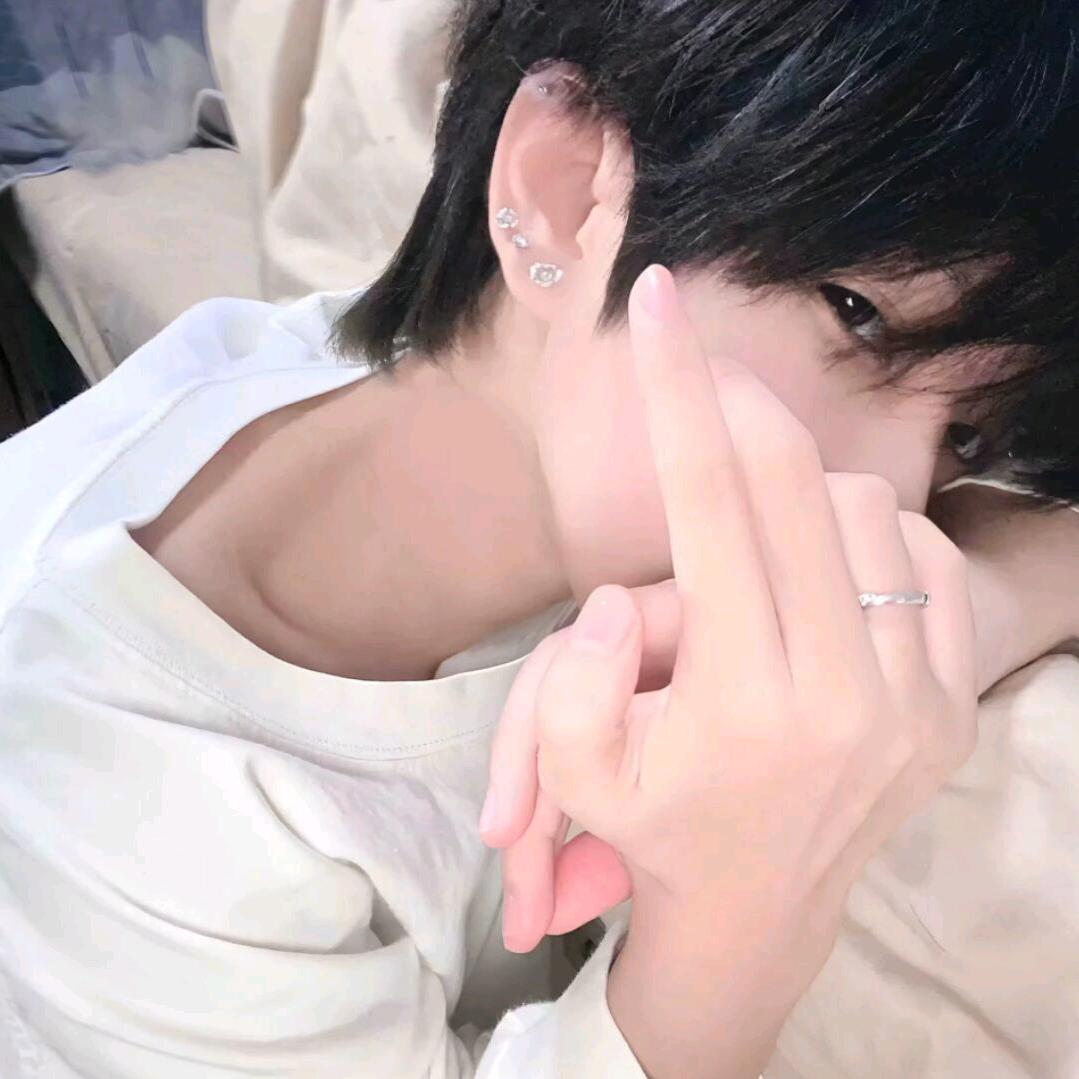 花花的助理，小跟班（夸夸商业颀耀武扬威，