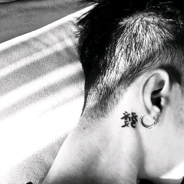 花梓成.