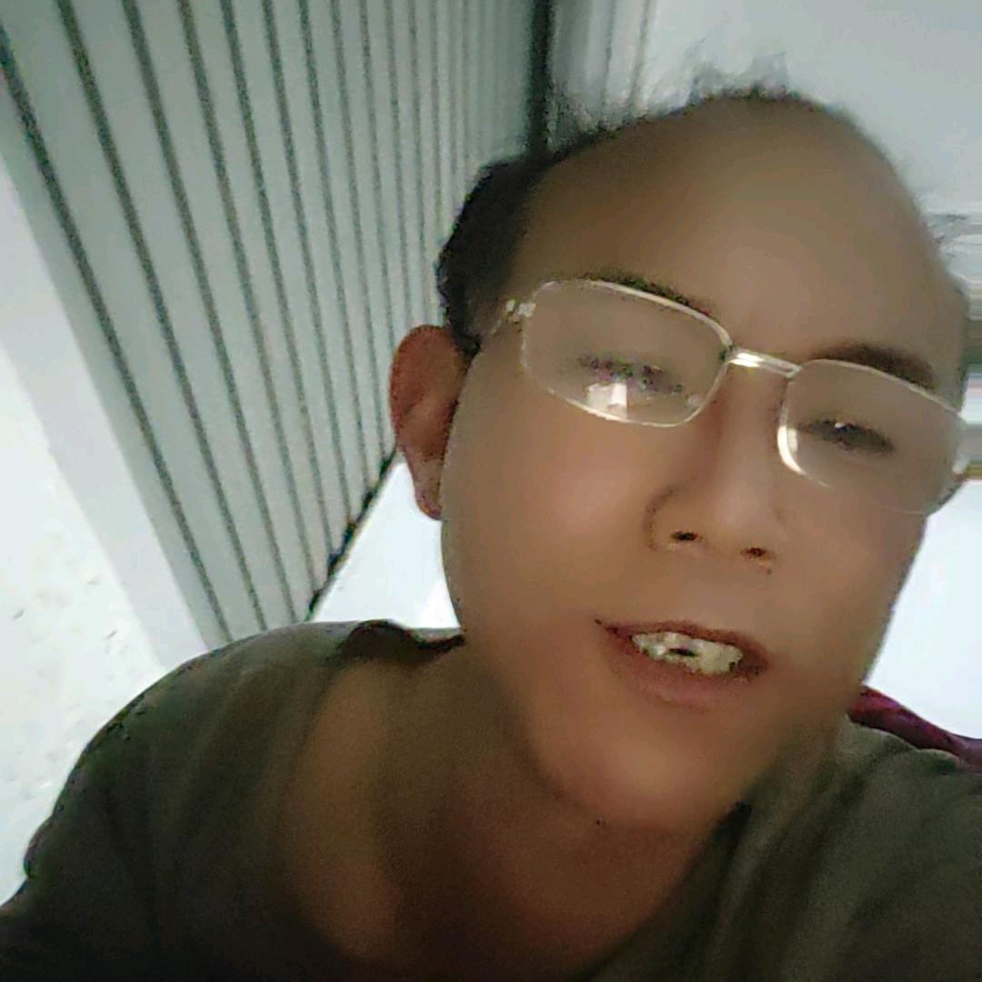 雄鹰展翅