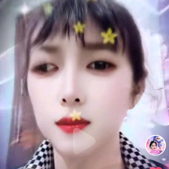 丫头，中午11点半开播
