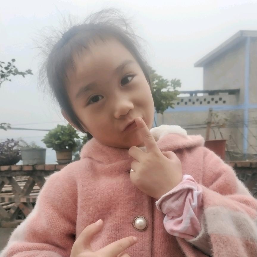 爱跳舞的小姑娘