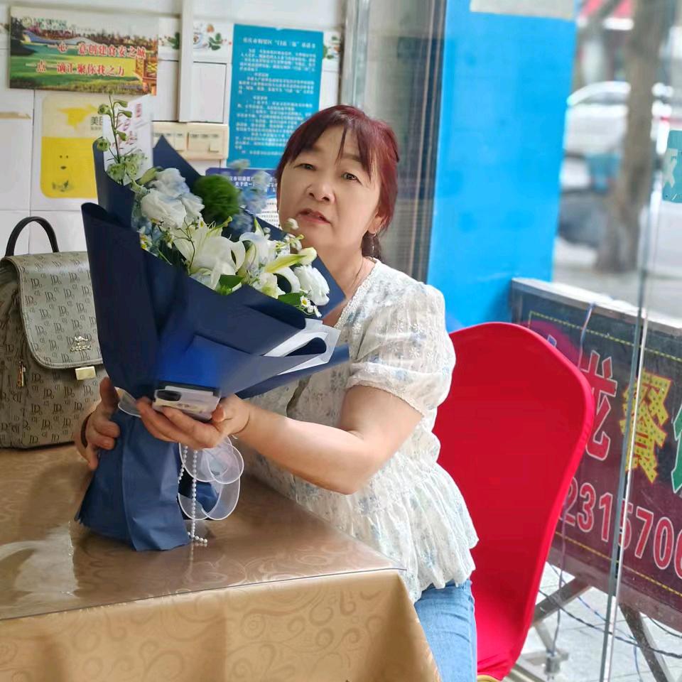 秦秦