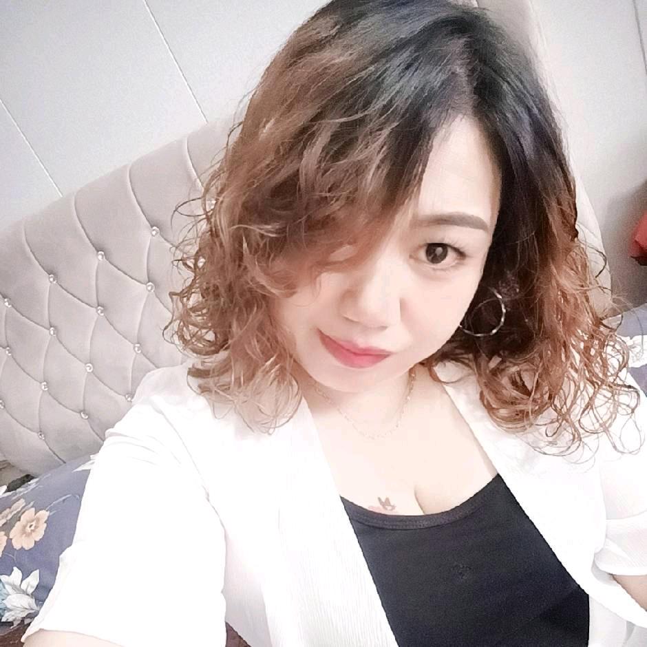 佤乡妹爱唱歌。