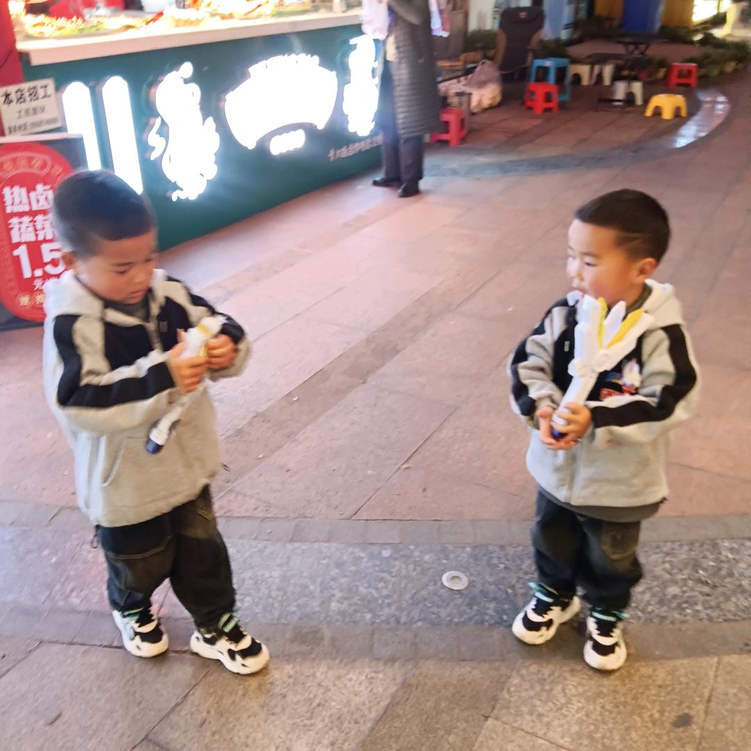 袁来是我寂寞抽只烟