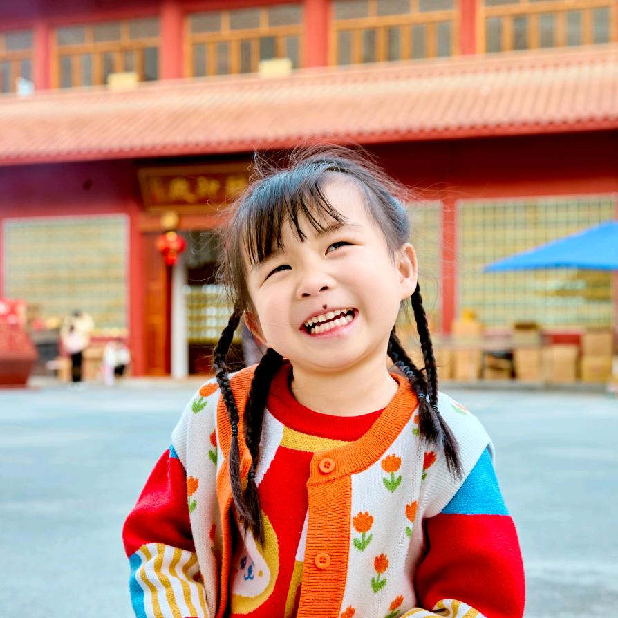 杨八月