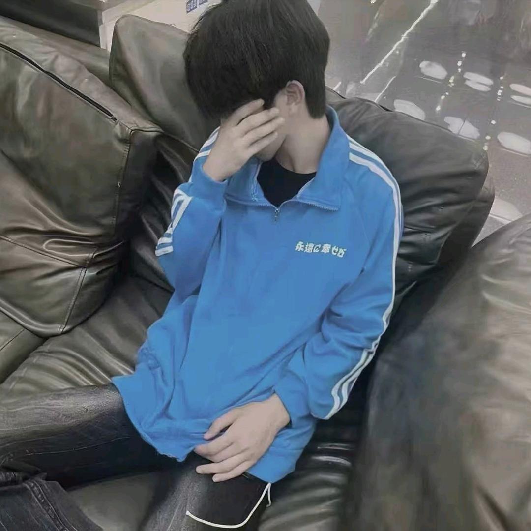 少立天真人设