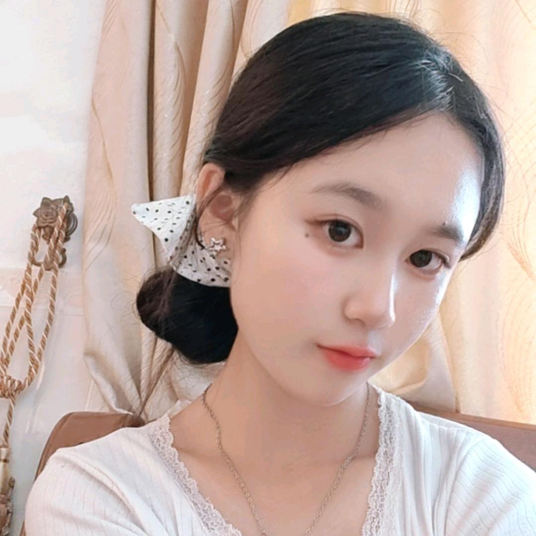 珊珊.