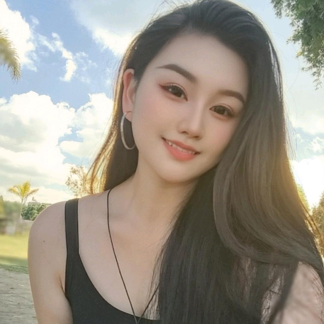 小虎牙💋（朋友圈）