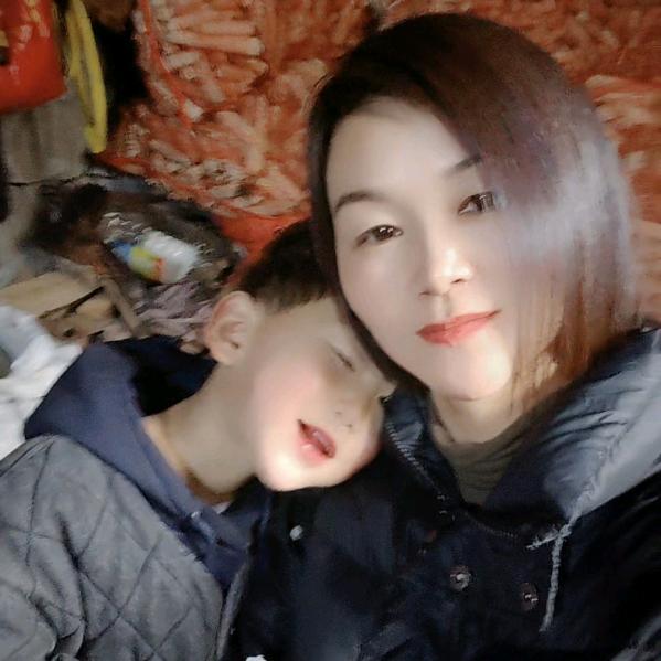 雪花伴梅花开
