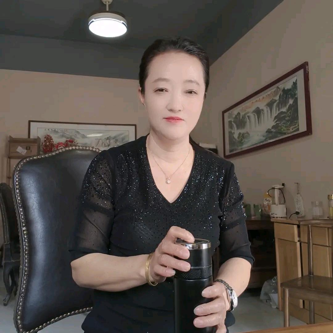 周霞
