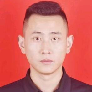 廻龙沟村 书记    小苏