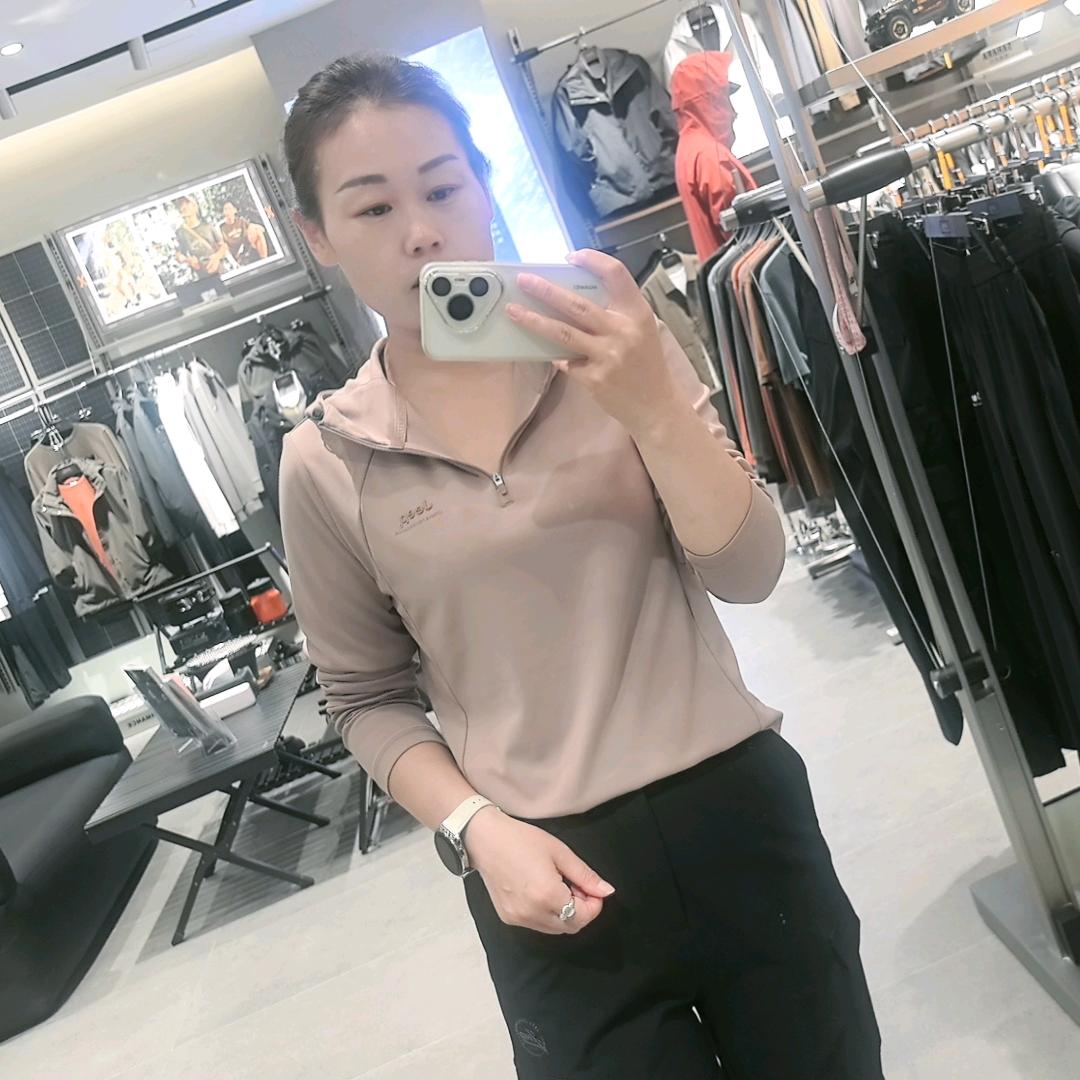 Jeep户外服饰榆林时光天街店 莉