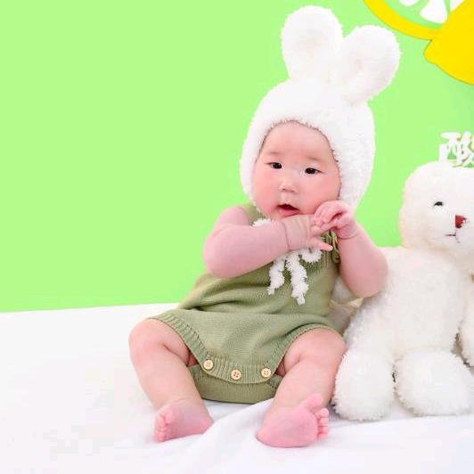 单眼皮的小胖纸