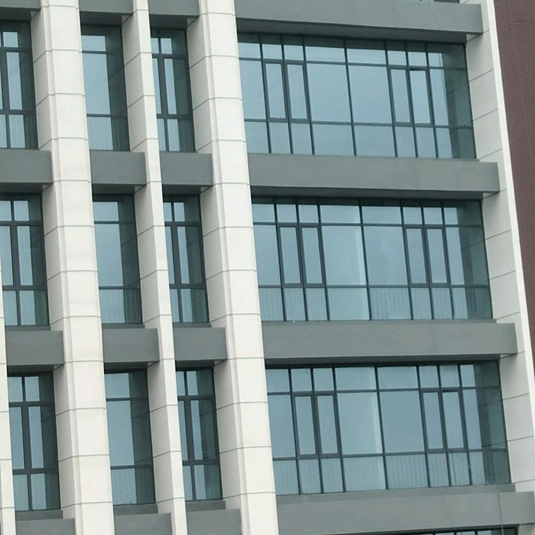 韩某承接门窗安装，封阳台，阳光房，幕墙