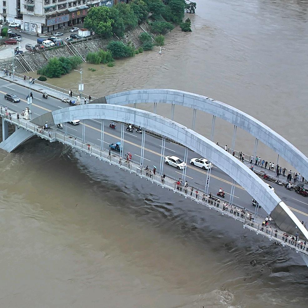 华哥小跟班