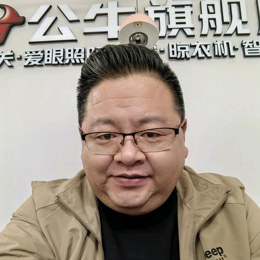 在固原晨光开公牛的胖帼帼