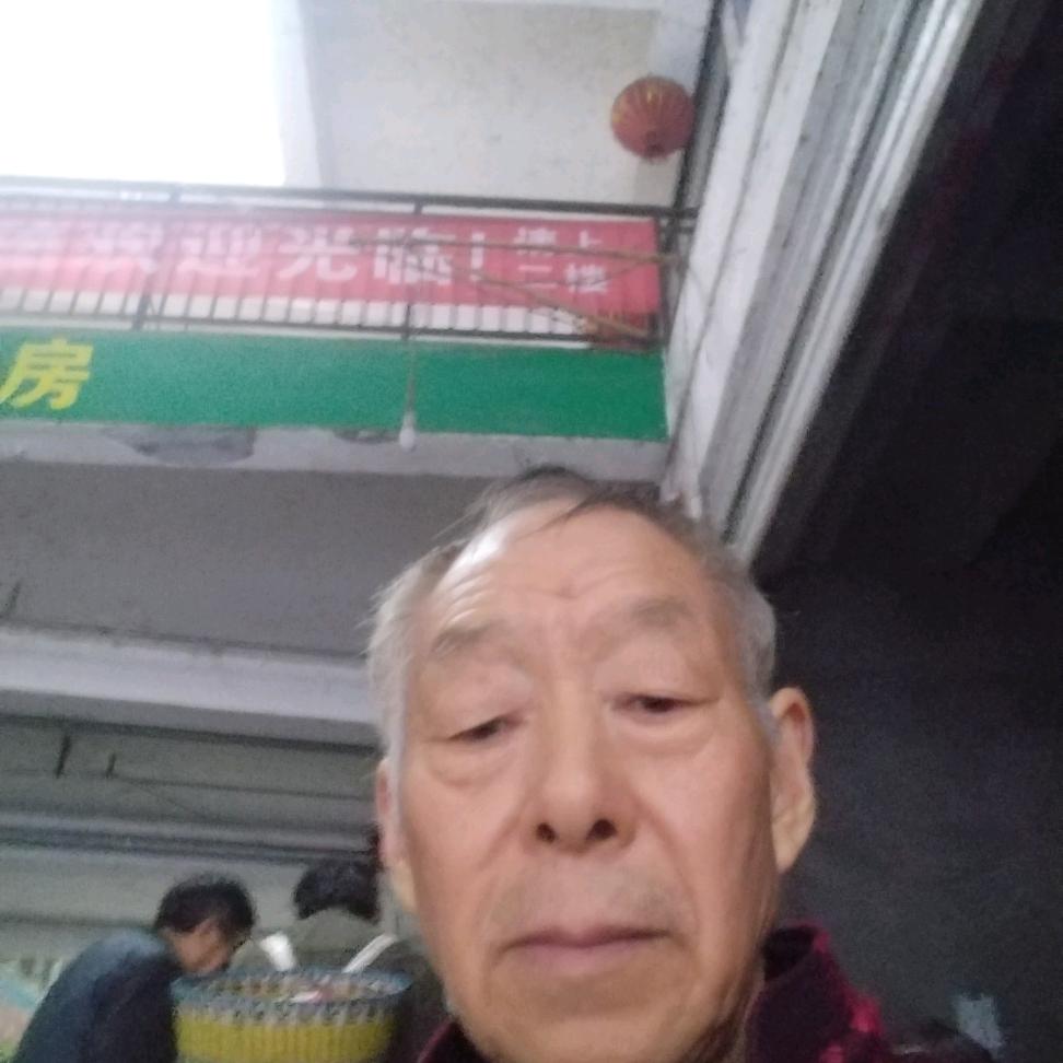 我是个农民，就叫何大哥吧。头像