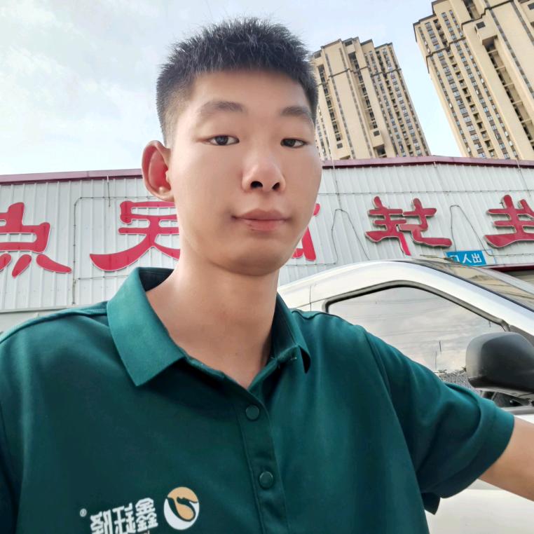 00后小伙卖火锅食材