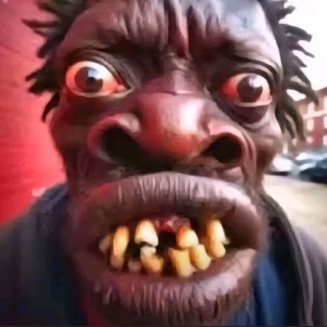 拉屎拉出黄金巨蟒并用黄金巨蟒狂扇男大嘴巴