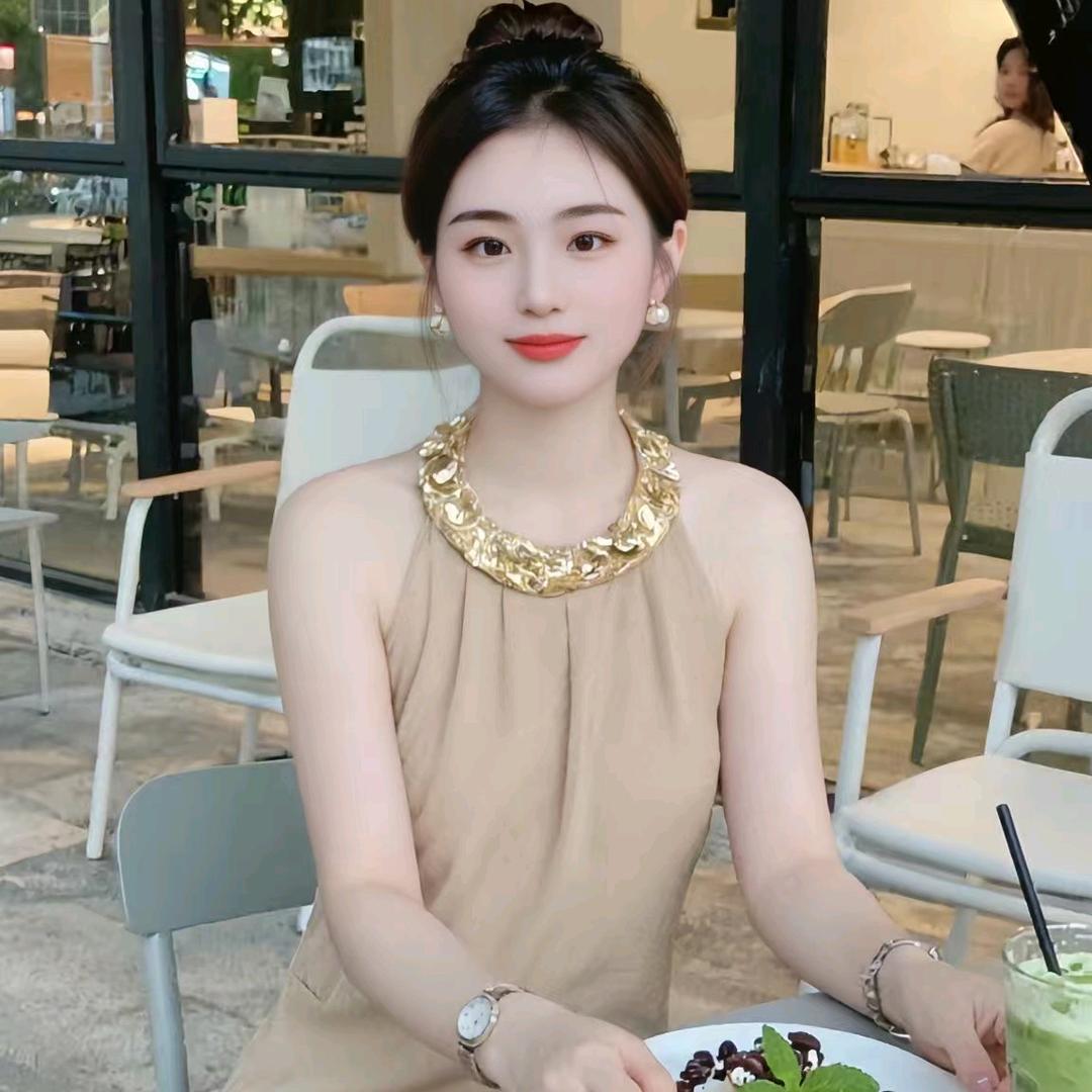 灿灿在上海做客房。