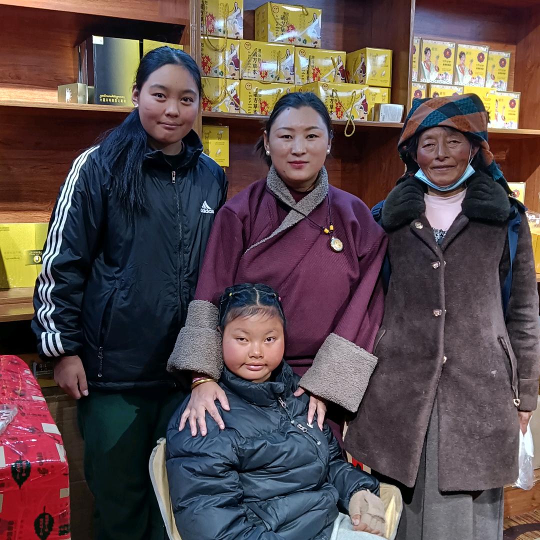 普帕尔仓拉姆曲珍