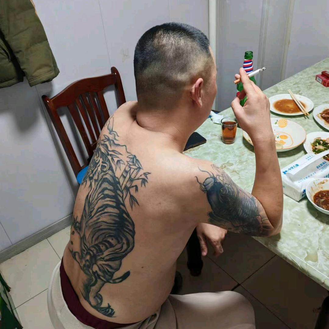 晨哥是个有故事的人