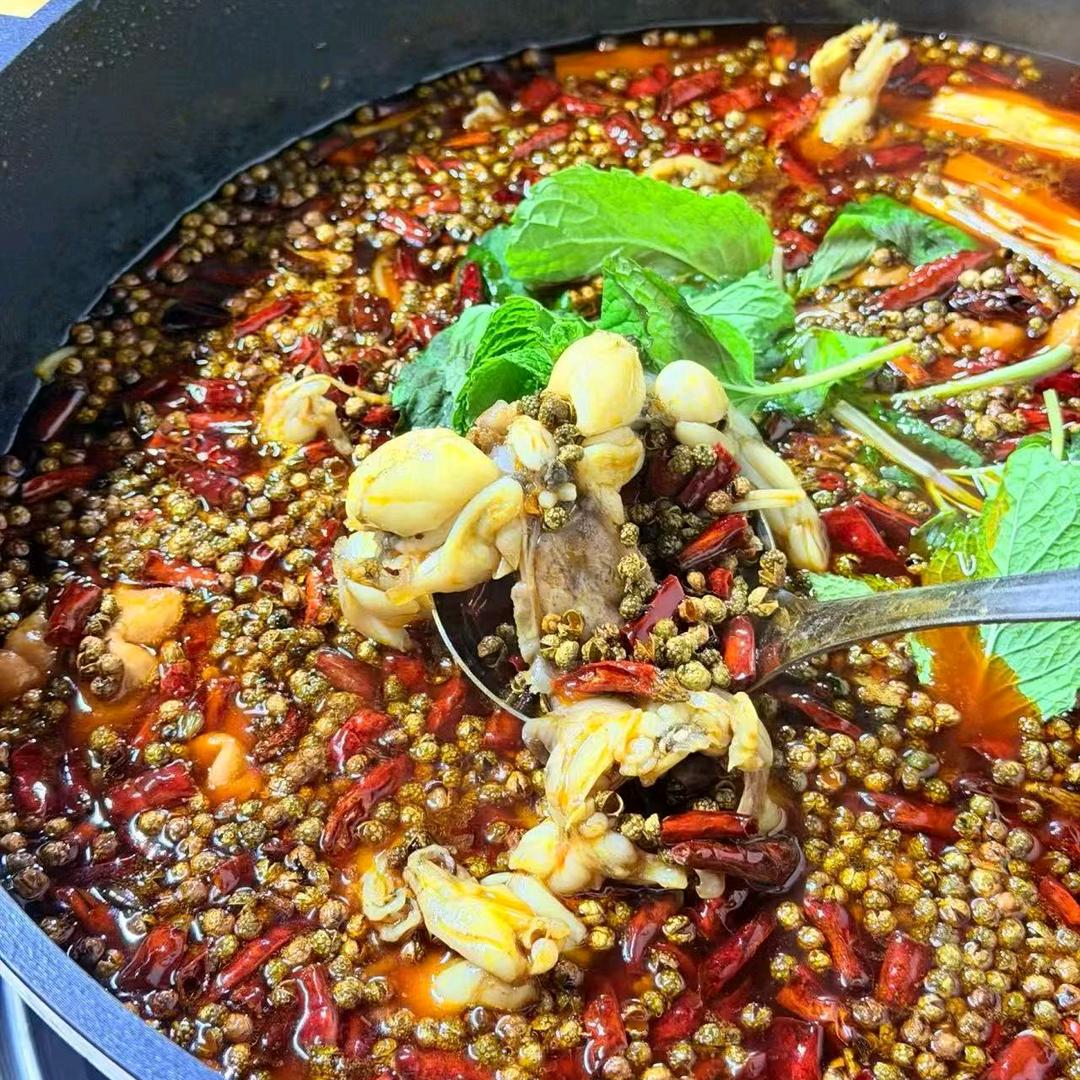 氿巡美蛙鱼火锅