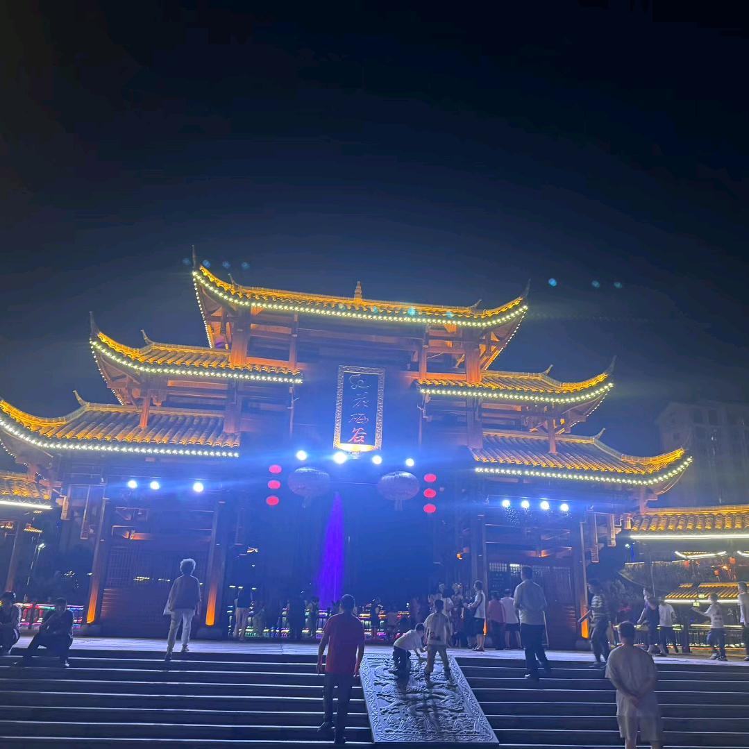 山高天远烟雨寒