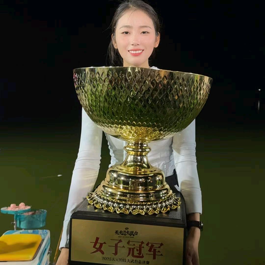 晚晚《钓届莉刃》