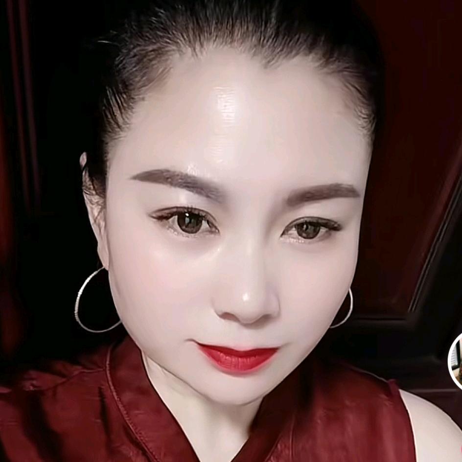 主持人六姐