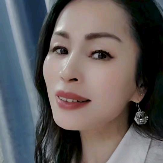 @爱是一本书（依依姐）