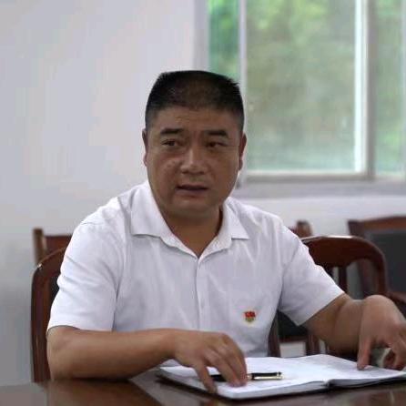 商洛蚕桑村书记权哥