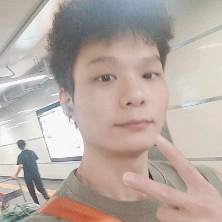 没有胸肌的曹小峰