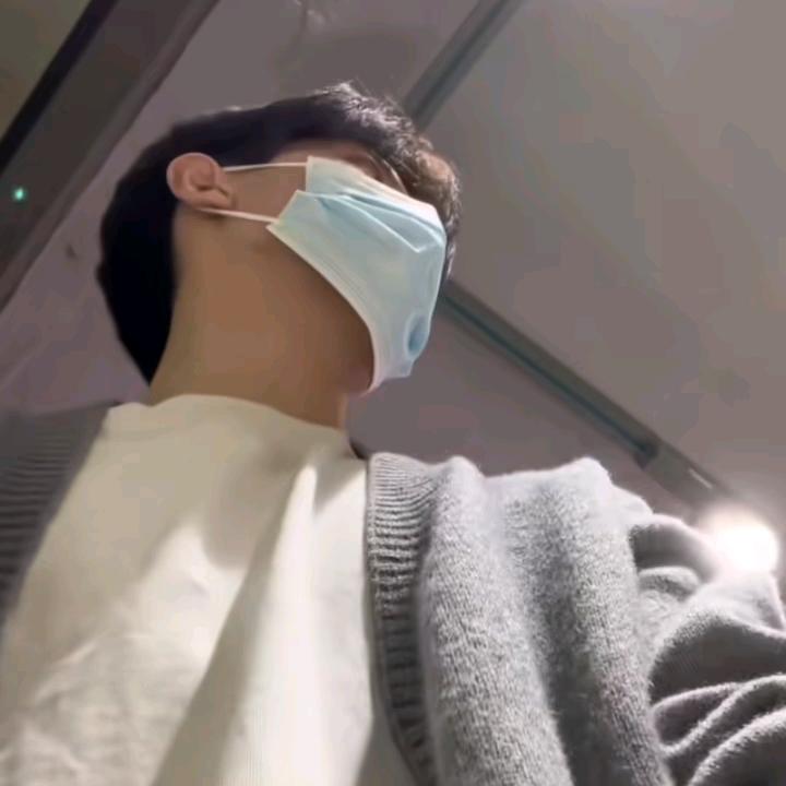 草莓味的小熊
