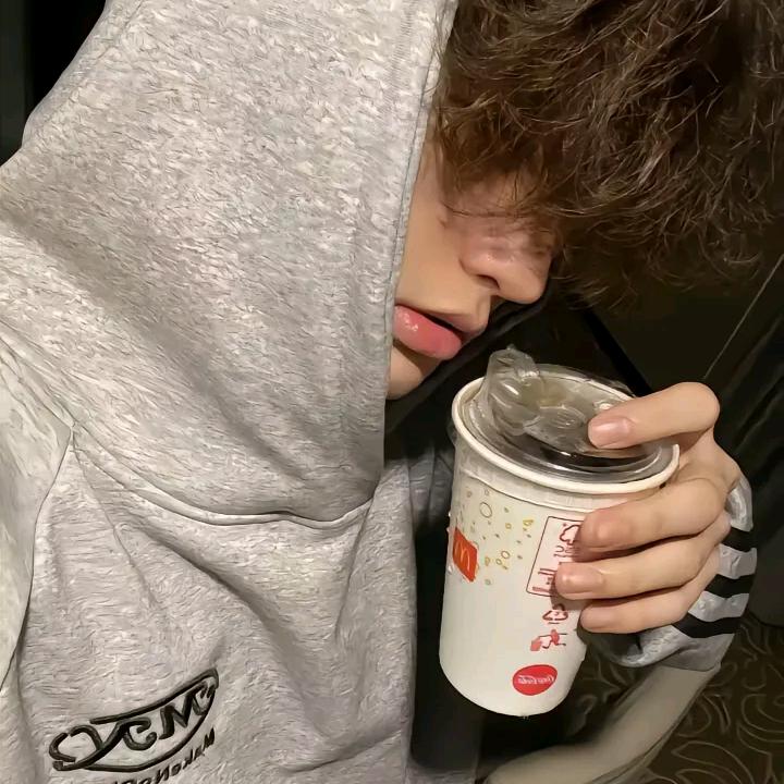 晚霞，。