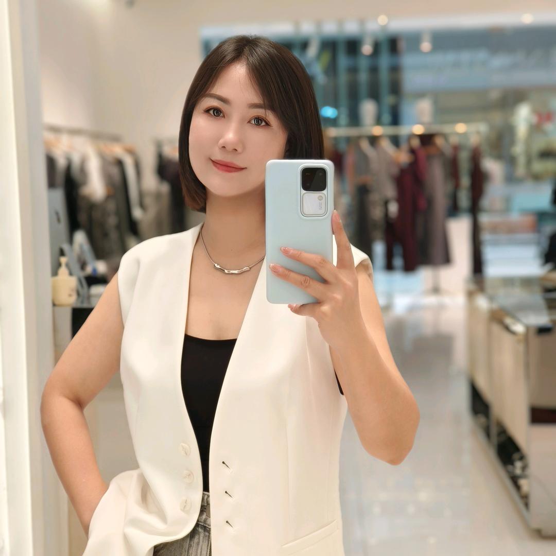 潜江市水牛城服装 形象顾问小敏