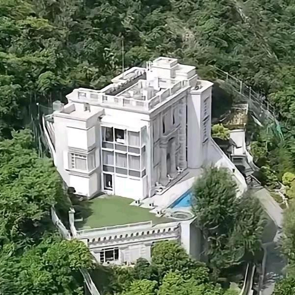 两只脚掌行地球