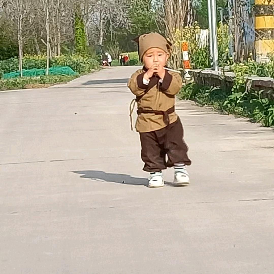 收购拜金女，鼓励素颜视频，