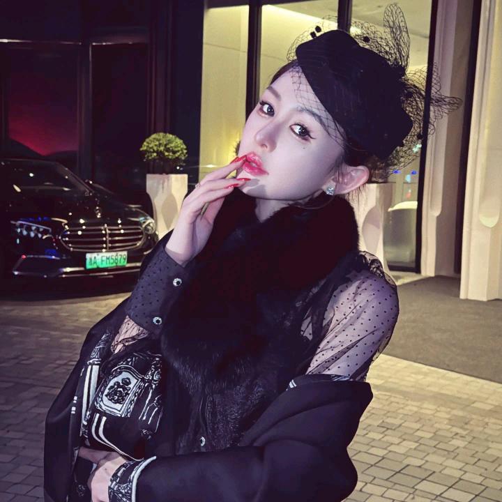 余潇潇-《 爆品返场》