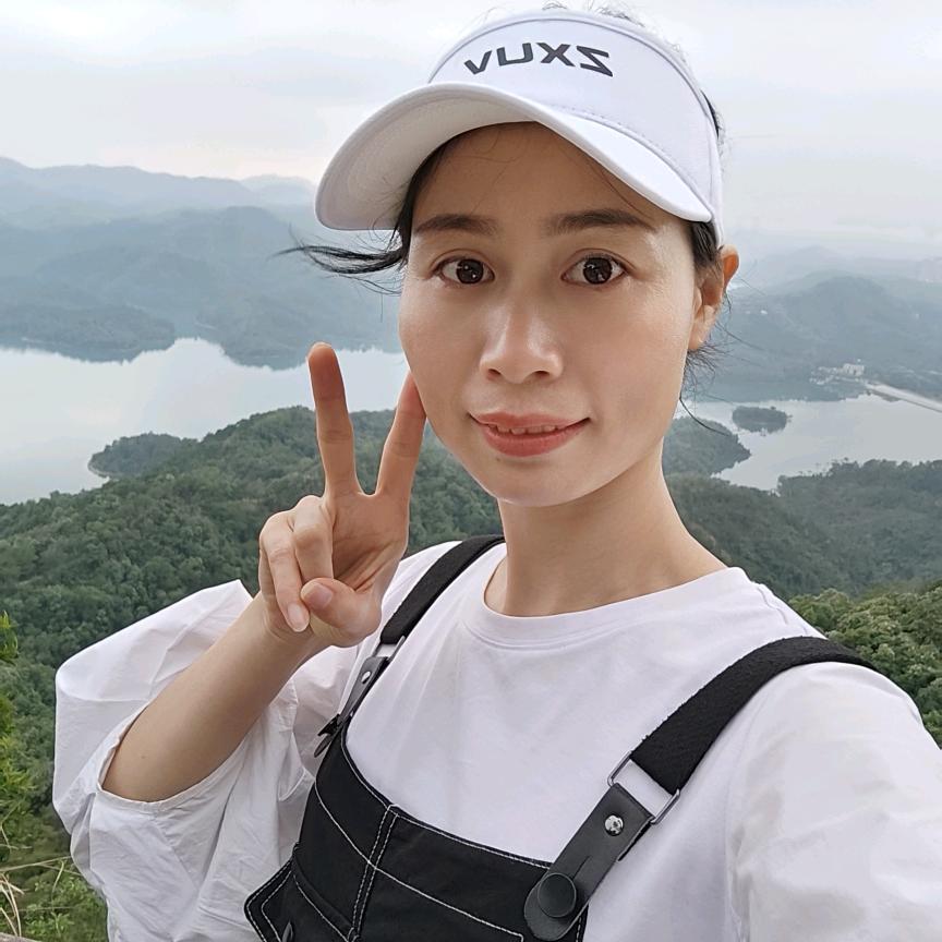 耒阳臻途汽车—英子