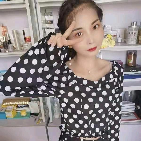 玲姐在昆明铁公鸡市场卖钢材