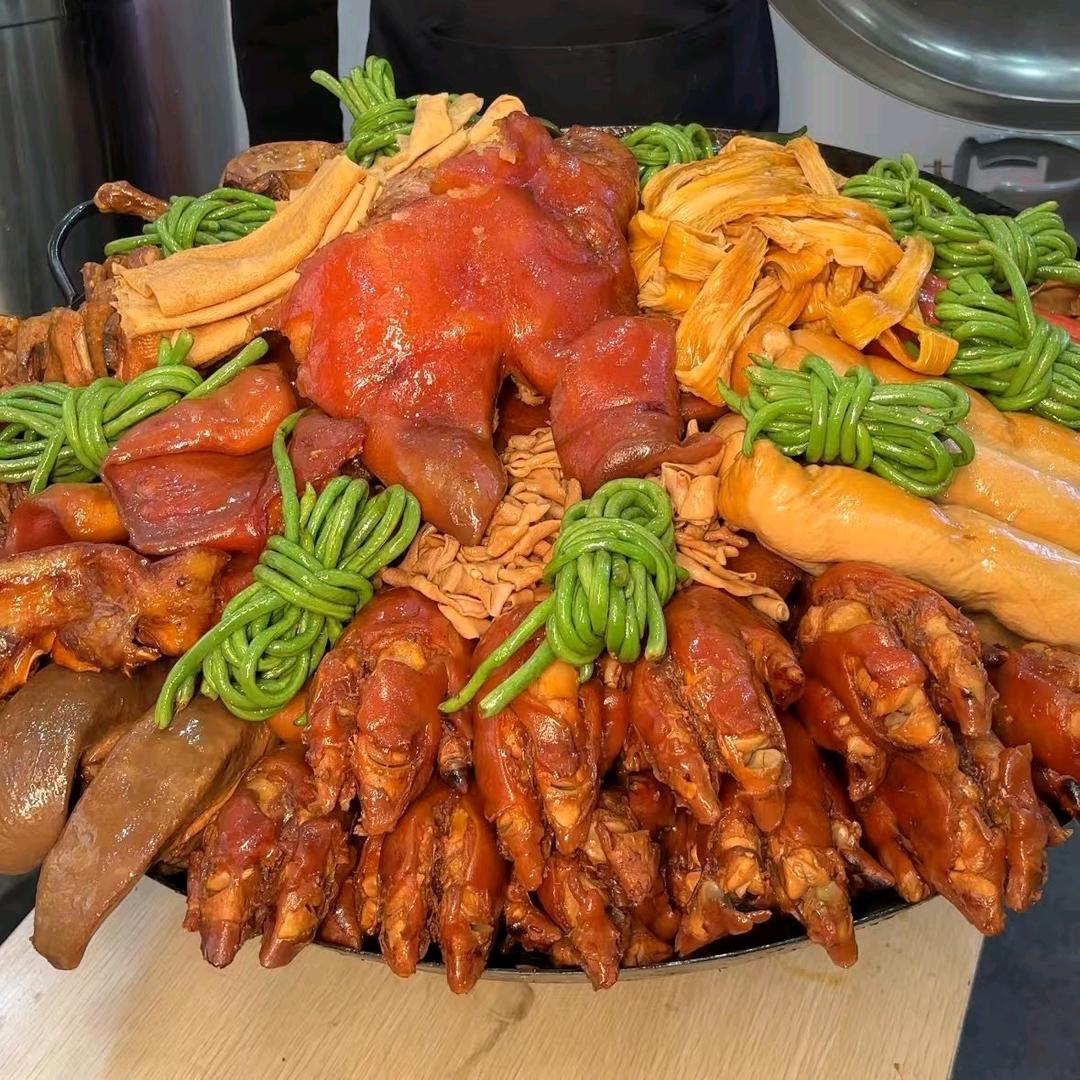 张师傅大锅卤菜（洛阳西工升龙广场店）