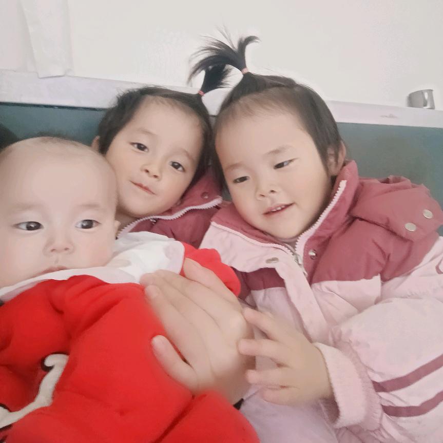 妍妍  琳琳（双胞胎）小女儿（玥玥