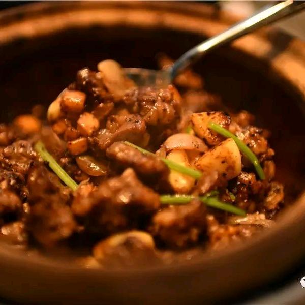 壹窝雀土罐子煨牛肉