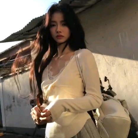 我是秋秋呀-每日穿搭