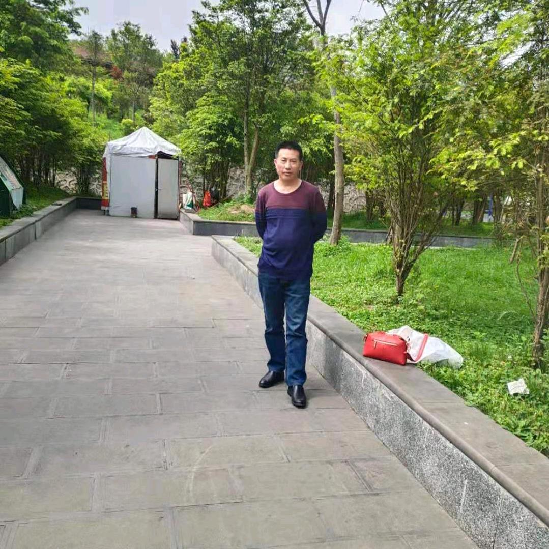 孤独一人难当家，又当爹来又当妈